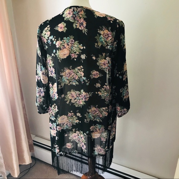 🛍Alisha & Chloe Floral Kimono - Picture 2 of 6